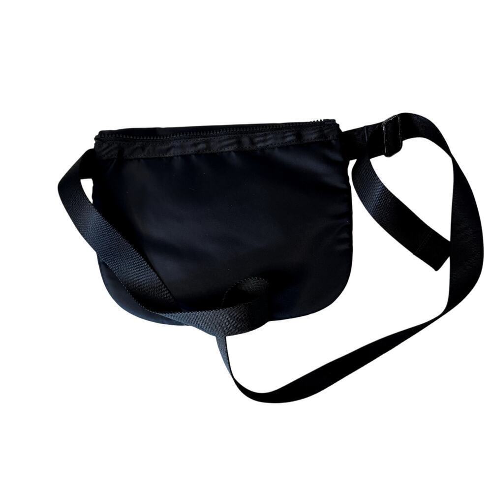Lululemon Womens Black Lightweight Slim Nylon Crossbody Belt Bag NWOT - Picture 8 of 9